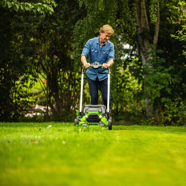 Greenworks 60V 46cm Self-Propelled Cordless Lawnmower with Battery & Charger