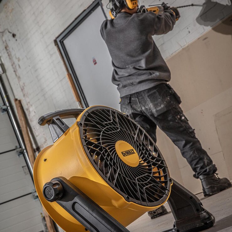 DEWALT 16 Inch Bench Top Fan