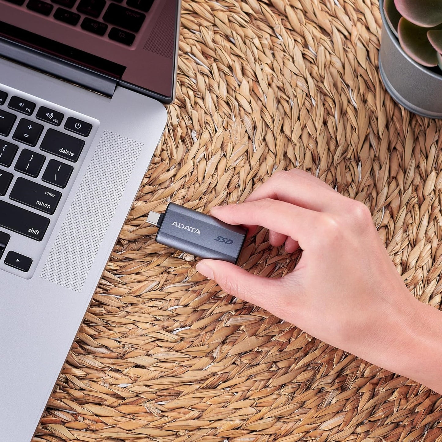 ADATA SC750 (SC750-1000G-CCBK) 1TB USB-C Portable SSD USB 3 Gen2 Black Titanium