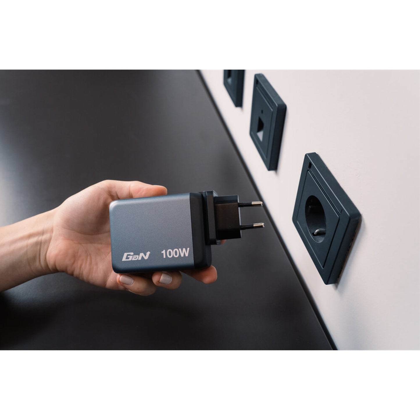 Verbatim GNC-100 GaN Charger 100W, 2x USB-C PD 100W/ USB-C PD 65W/ USB-A QC 3.0