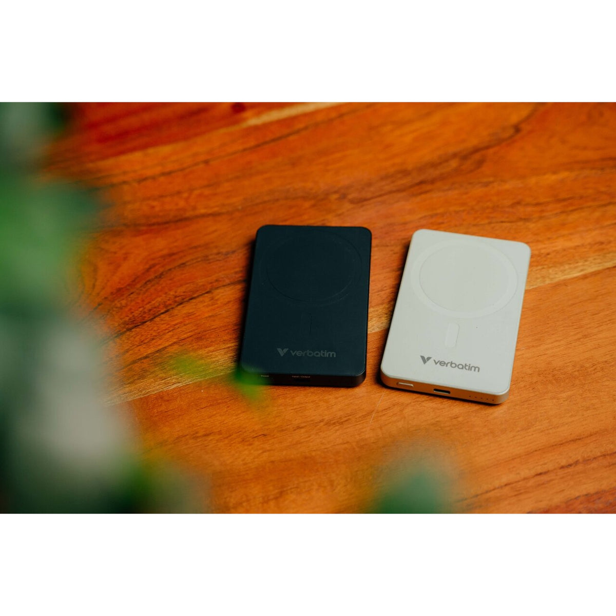 Verbatim Charge 'n' Go Essentials MagSafe Power Bank Wireless 5000mAh Black