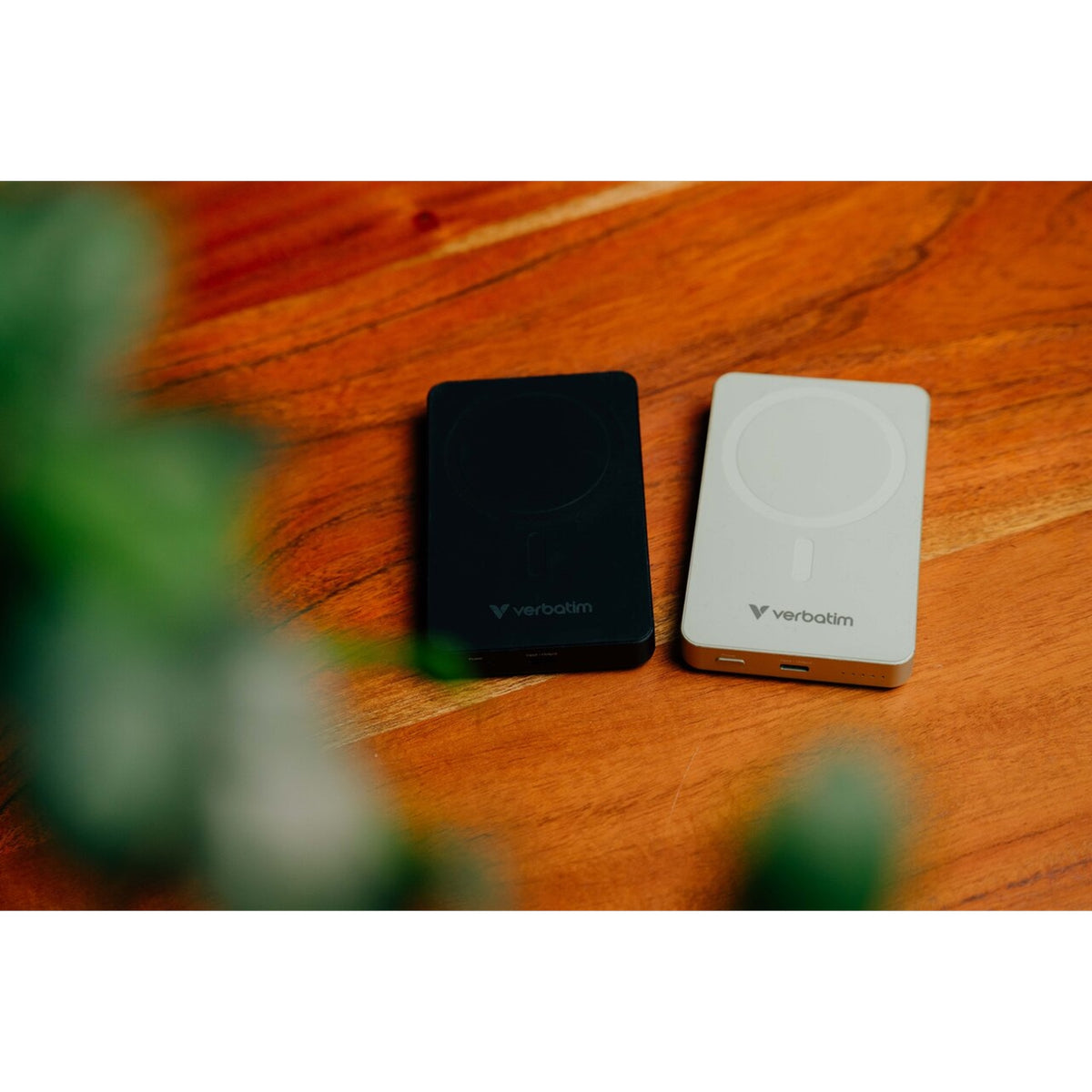 Verbatim Charge 'n' Go Essentials MagSafe Power Bank  Wireless 10000mAh Black