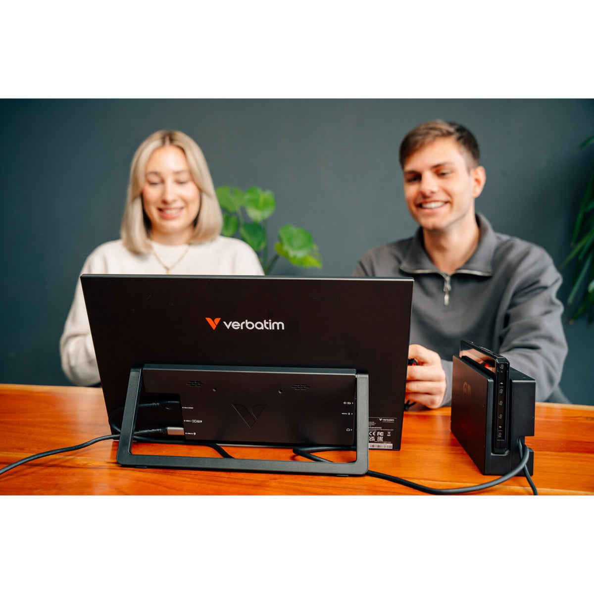 Verbatim (32402) Portable 15.6 Inch Touch Monitor LIGHT
