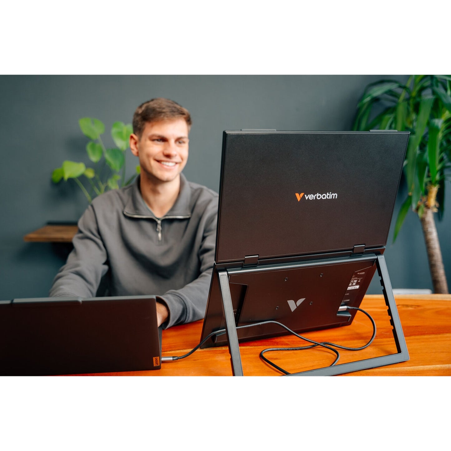 Verbatim (32403) Portable 15.6 Dual Monitor Essentials
