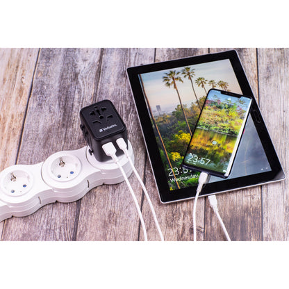 Verbatim UTA-02 Universal Travel Adapter with USB-C PD 20W / USB-A QC 3.0