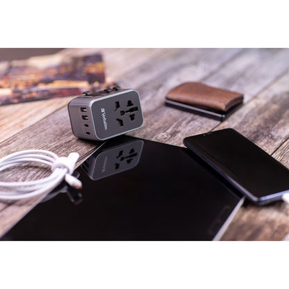 Verbatim UTA-03 Universal Travel Adapter, USB-C PD 30W & QC 3/ 2xUSB-C/ 2xUSB-A