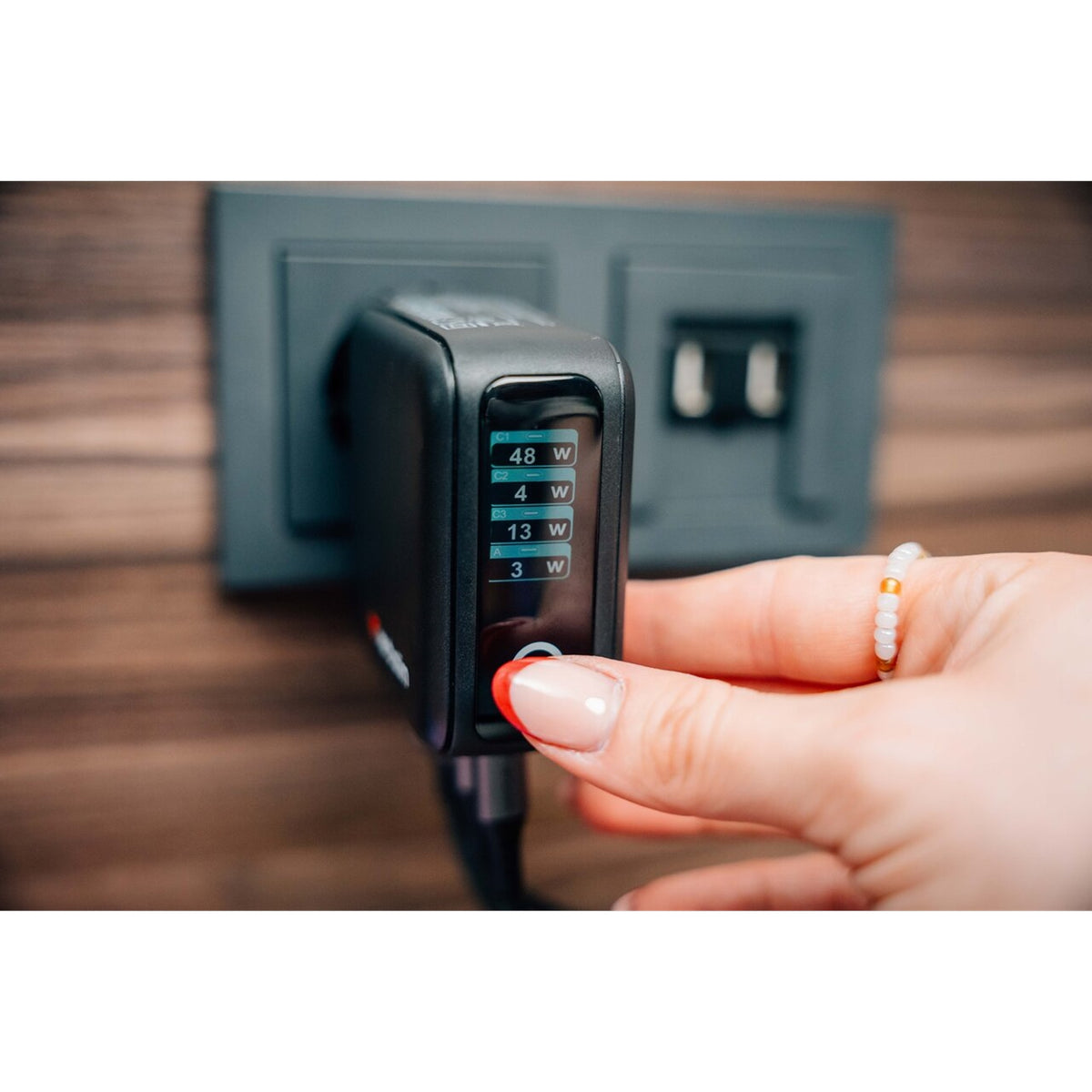 Verbatim (30240) Mini GaN Charger 140W With Display