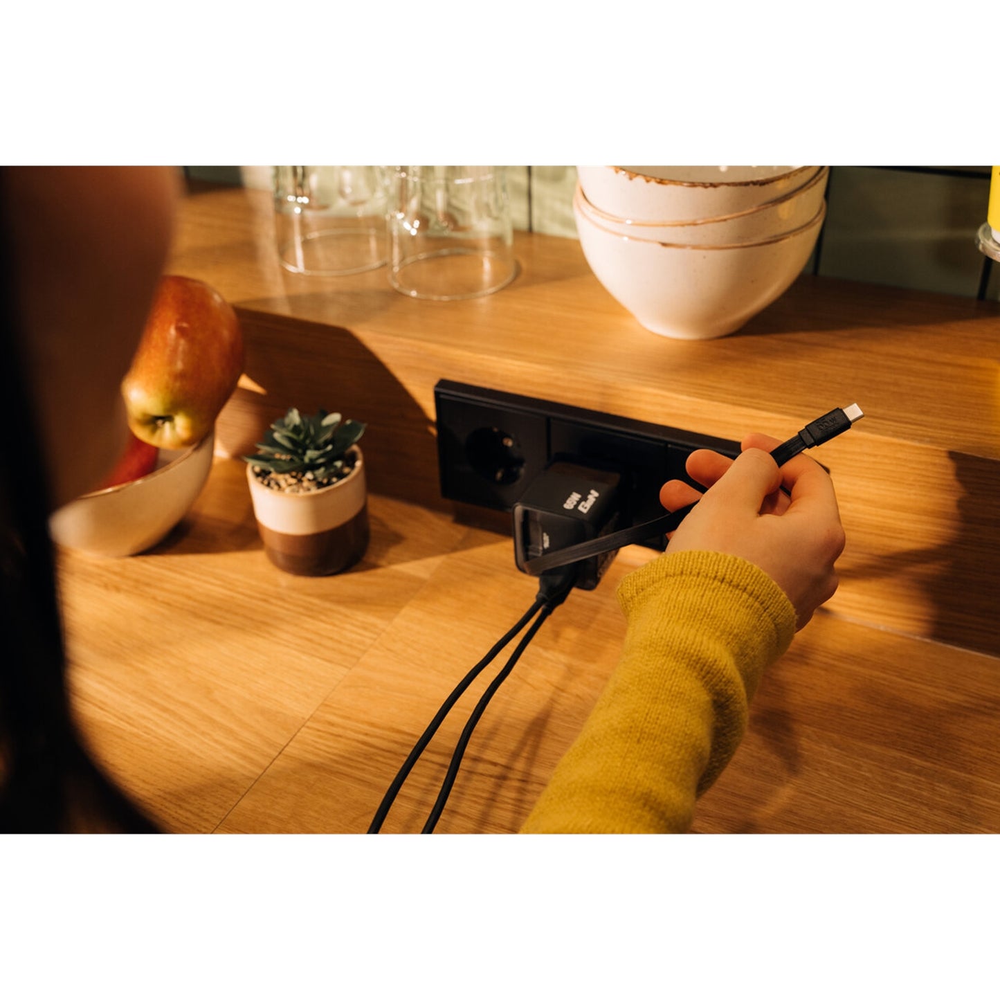 Verbatim (32217) GaN Wall Charger 65W 2 Port with Retractable Cable