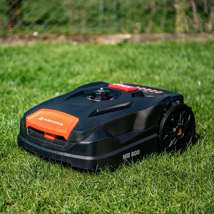 Yard Force MB800 Robotic Lawnmower  Charging Station (800m2 Cutting Area)