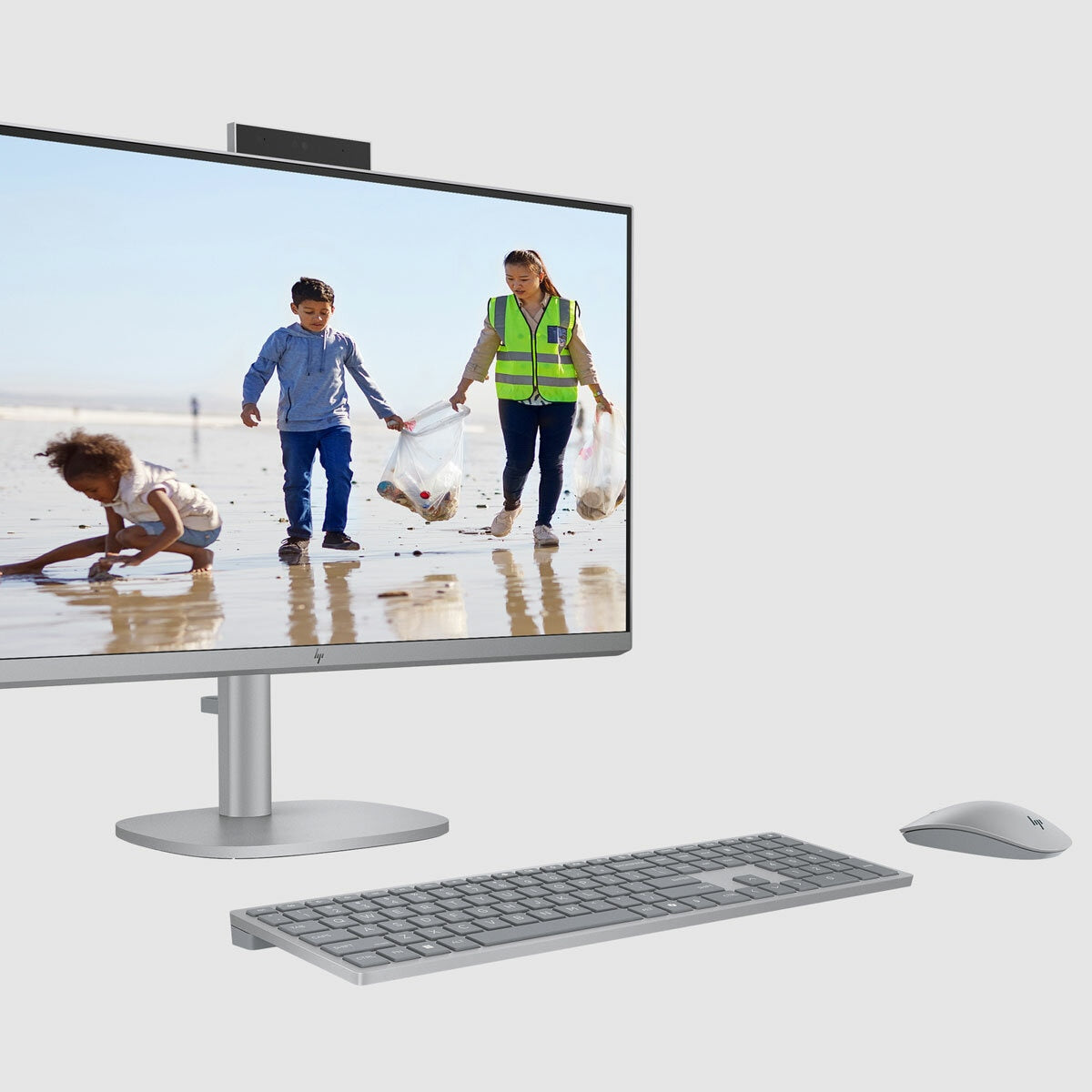 HP OmniStudio X All in One Desktop PC, Core Ultra 7, 16GB RAM 2TB SSD, 31.5 Inch