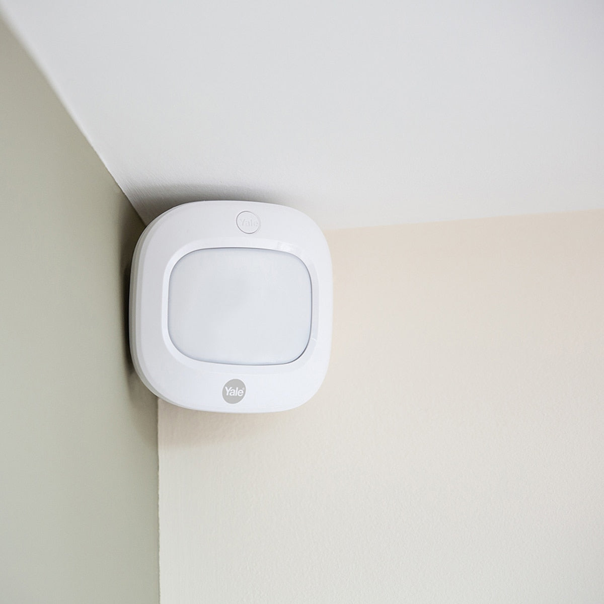 Yale IA-320 10pc Sync Smart Home Alarm, x4 Motion Sensors & x3 Door Sensors
